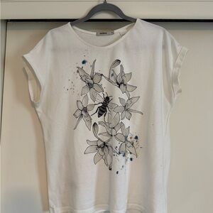 Desigual White Floral and Bee Graphic Tee